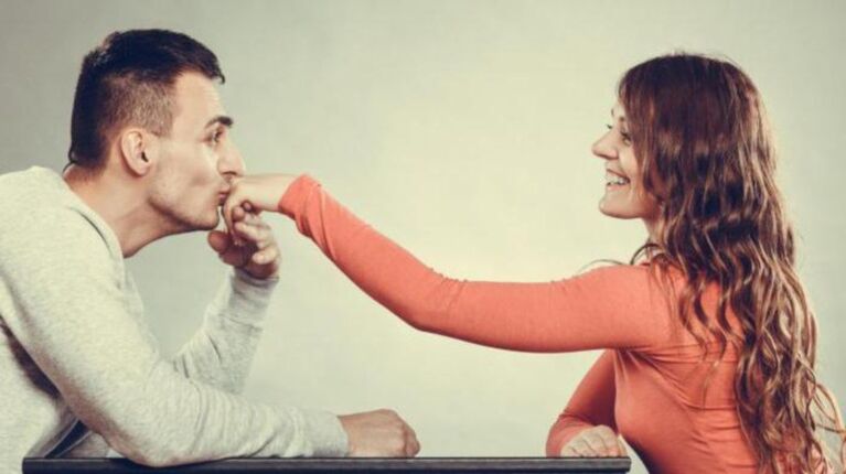 fant skrbi za dekle in razmišlja o povečanju penisa